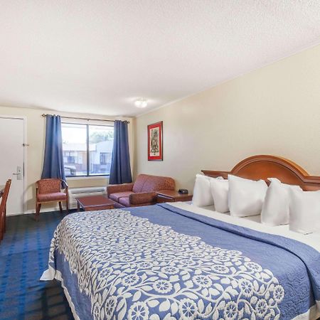Days Inn By Wyndham Dover Downtown Exteriör bild